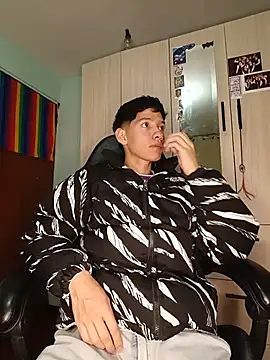 Snapshot of heyy_noah11 chatting on July 2026 02:14:02 AM heyy noah11 online show from July 2026 02:14:02 AM