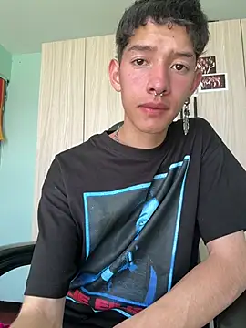 Snapshot of heyy_noah11 chatting on July 2026 08:01:02 PM heyy noah11 online show from July 2026 08:01:02 PM