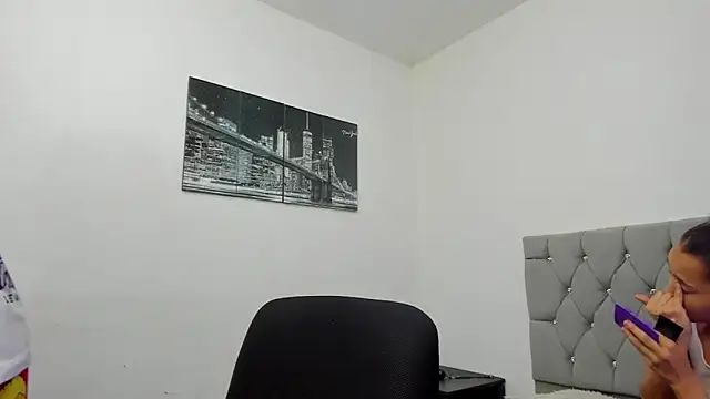 Sofi And Santy online show from January 2026 12:47:01 AM