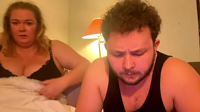 CurvyMilfWithBigJugs online show from October 2025 05:54:02 AM