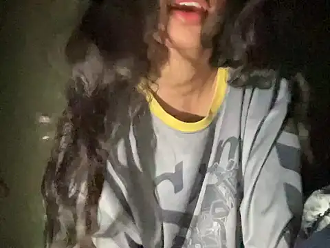 youngriri2 online show from November 2025 06:48:02 PM