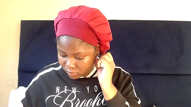 Yolaqueen04 online show from December 2025 07:14:02 AM