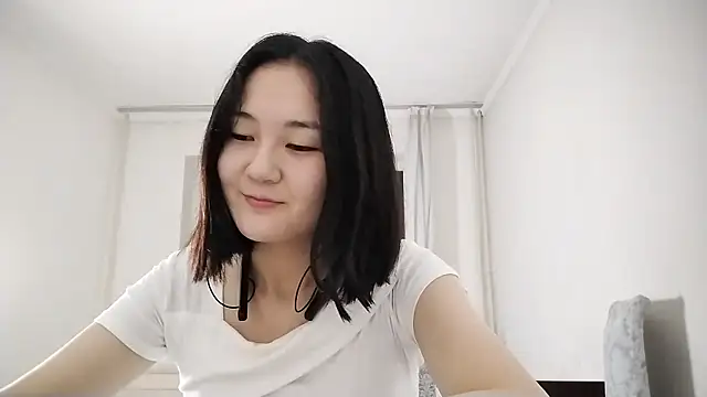 Lyndasilk online show from October 2025 02:02:01 PM