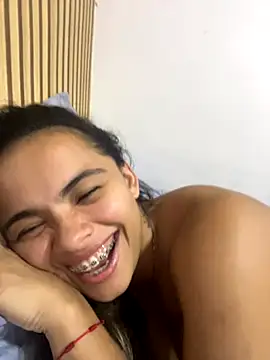 safadinhaquenteW online show from October 2025 04:34:01 AM