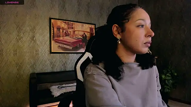 Aisha Goldstein online show from November 2025 12:08:02 PM