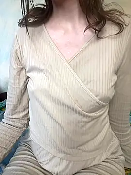 Snapshot of KittieCreme chatting on November 2025 09:22:01 AM KittieCreme online show from November 2025 09:22:01 AM