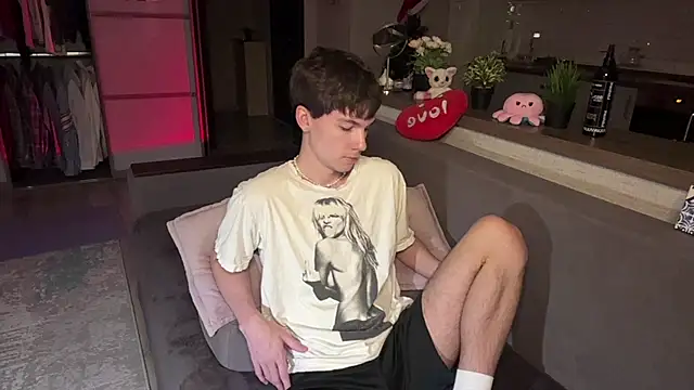 Jeremy1Scott online show from December 2025 09:35:01 PM