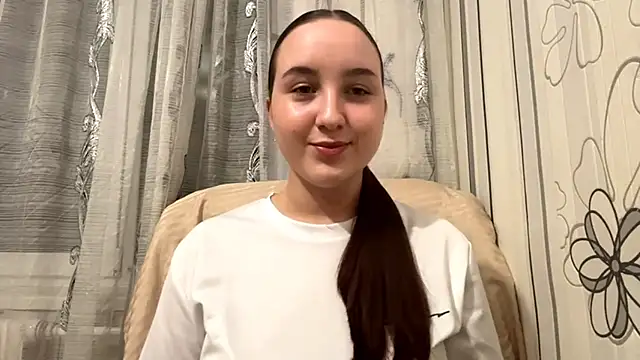 Snapshot of DaisyMolly chatting on October 2025 09:04:01 PM DaisyMolly online show from October 2025 09:04:01 PM