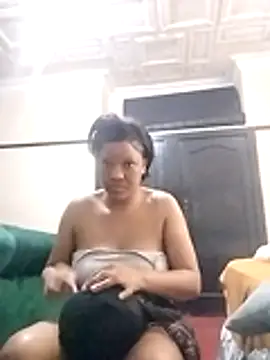 Snapshot of CaramelBoootie chatting on April 2026 07:33:01 PM CaramelBoootie online show from April 2026 07:33:01 PM