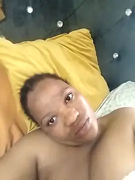 Snapshot of CaramelBoootie chatting on April 2026 07:16:01 AM CaramelBoootie online show from April 2026 07:16:01 AM