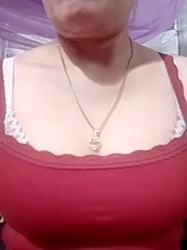 YiyinLy online show from February 2026 11:42:02 AM