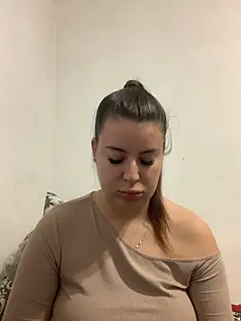 Snapshot of MiraCastellon chatting on November 2025 12:07:01 PM MiraCastellon online show from November 2025 12:07:01 PM