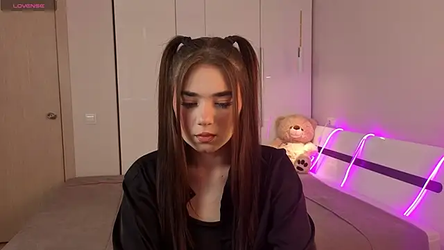 LaytyMorris online show from October 2025 11:43:01 AM