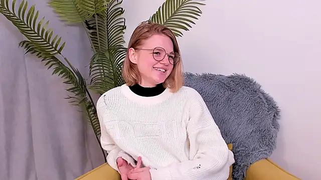 LillieLejune online show from October 2025 02:07:02 PM