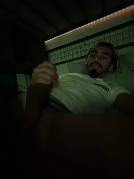 Snapshot of shadespider chatting on April 2026 10:02:01 AM shadespider online show from April 2026 10:02:01 AM