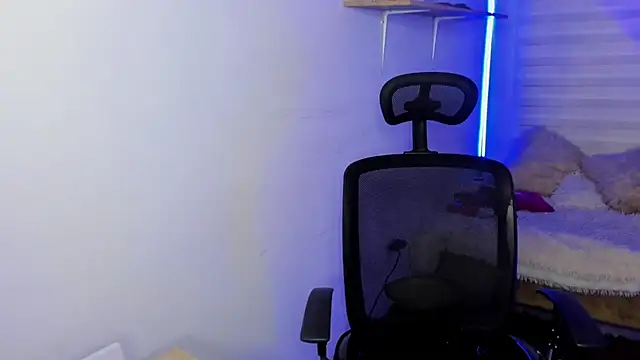 Emily Lindey online show from October 2025 05:08:01 AM