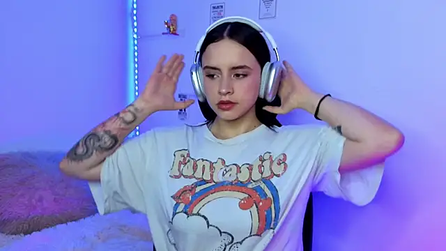 Emily Lindey online show from February 2026 01:07:02 PM