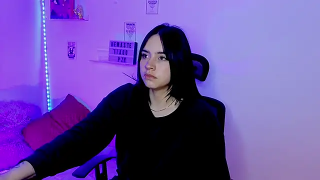 Emily Lindey online show from March 2026 09:37:02 AM