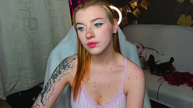 Snapshot of MeganNewCat chatting on June 2026 08:41:02 PM MeganNewCat online show from June 2026 08:41:02 PM