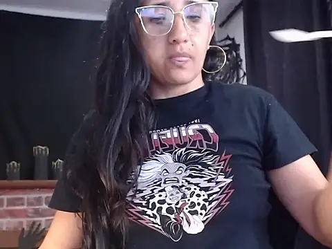 Lucyy Naugthy online show from October 2025 12:27:02 PM