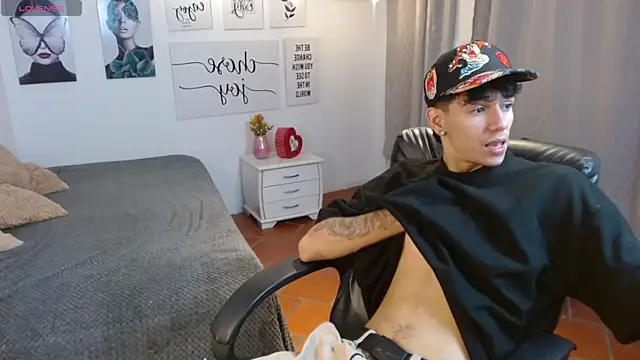 AmethystShadow17 online show from November 2025 03:45:02 PM