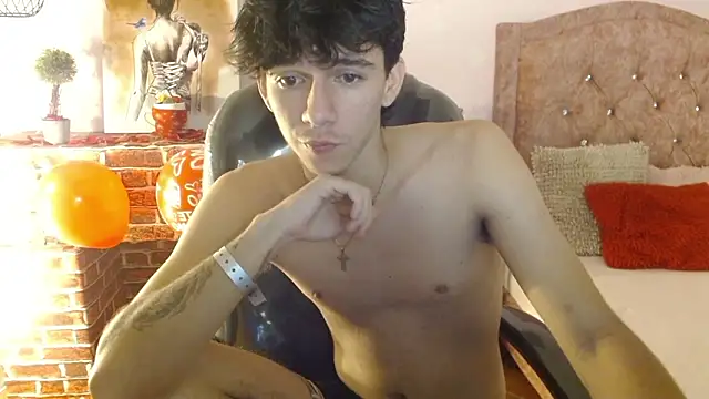 AmethystShadow17 online show from February 2026 01:20:01 PM