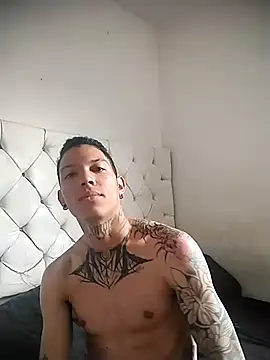 Snapshot of Overinktt chatting on October 2025 04:08:02 PM Overinktt online show from October 2025 04:08:02 PM