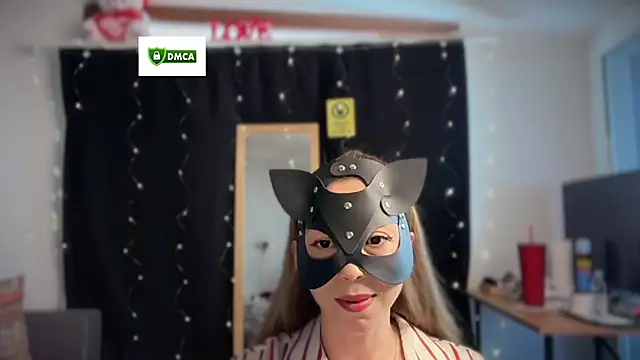  Nefertiti online show from June 2026 02:04:01 PM