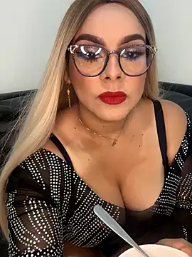 Snapshot of BBWCami_ chatting on October 2025 12:30:02 PM BBWCami online show from October 2025 12:30:02 PM