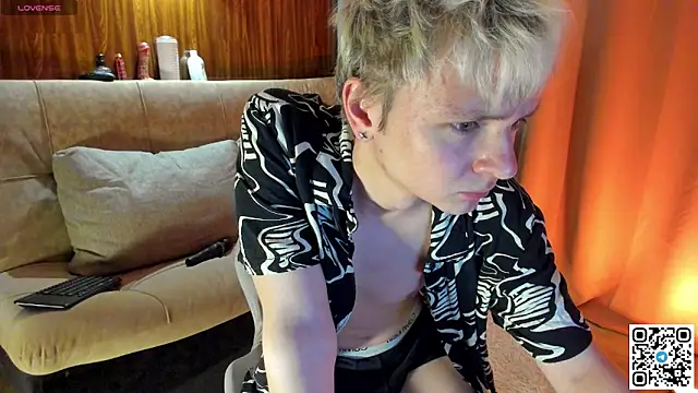 Snapshot of Logan_mett chatting on May 2026 05:07:02 PM Logan mett online show from May 2026 05:07:02 PM