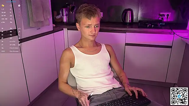 Snapshot of Logan_mett chatting on July 2026 10:20:01 PM Logan mett online show from July 2026 10:20:01 PM
