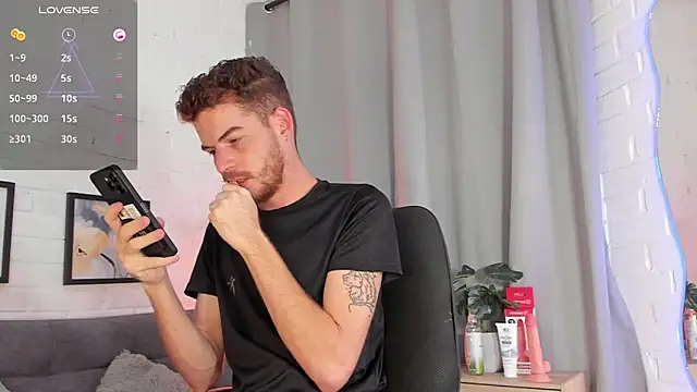 Snapshot of MATEO_HUNTER chatting on November 2025 02:55:02 AM MATEO HUNTER online show from November 2025 02:55:02 AM