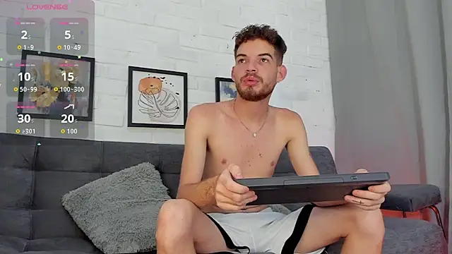 Snapshot of MATEO_HUNTER chatting on December 2025 10:26:01 PM MATEO HUNTER online show from December 2025 10:26:01 PM