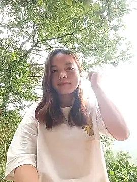 Snapshot of Nguyet2k4 chatting on May 2026 11:44:01 PM Nguyet2k4 online show from May 2026 11:44:01 PM
