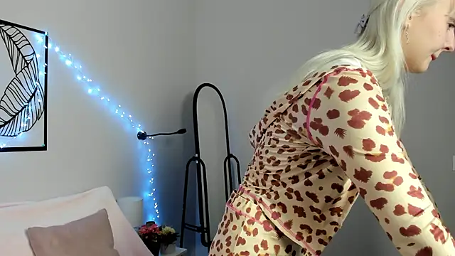 Snapshot of AdeleSilver chatting on November 2025 02:12:01 AM AdeleSilver online show from November 2025 02:12:01 AM