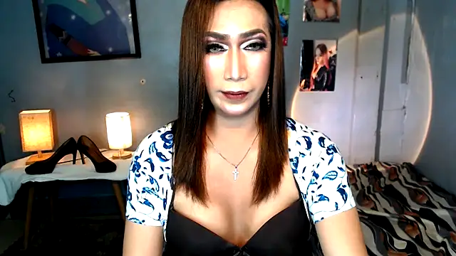 littleredbunny27 online show from June 2026 10:43:02 AM