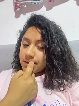 Snapshot of Techi0525 chatting on October 2025 04:04:02 AM Techi0525 online show from October 2025 04:04:02 AM