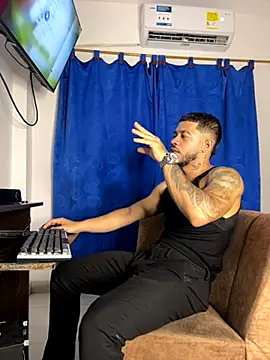 Kylian Alessandro online show from November 2025 04:32:02 AM