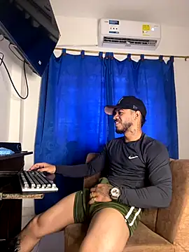 Kylian Alessandro online show from November 2025 06:07:01 PM