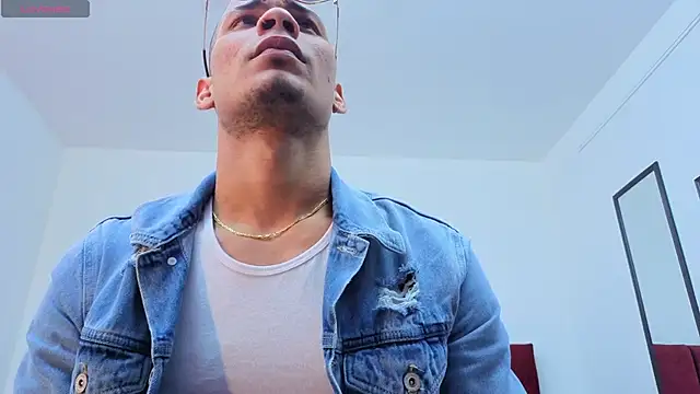 DaamonSlader  online show from November 2025 08:31:01 PM