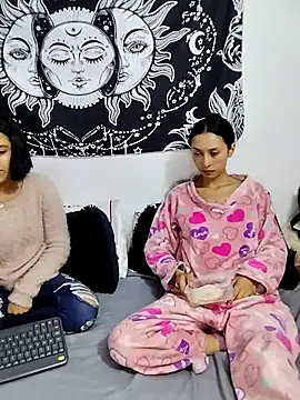 Snapshot of abby_n_emily chatting on July 2026 01:34:02 PM abby n emily online show from July 2026 01:34:02 PM
