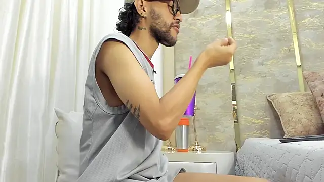 Liam Samderz online show from November 2025 01:01:02 PM