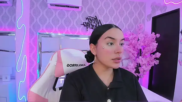 DevoraCarther online show from November 2025 01:54:02 PM