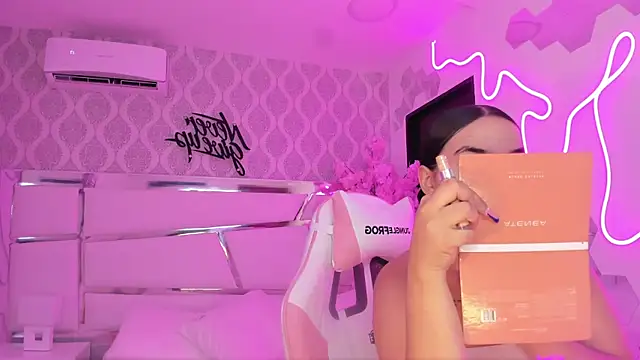 DevoraCarther online show from November 2025 01:28:01 PM