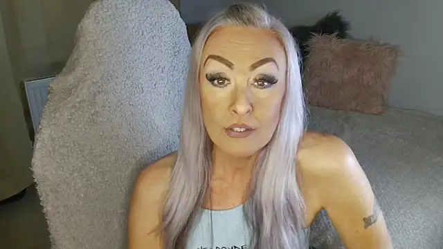 TheOGMiaMystique online show from April 2026 05:09:02 PM