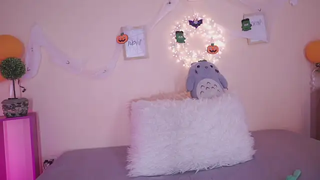 Meggie  online show from October 2025 10:55:01 PM