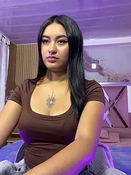 Snapshot of Emilux_ chatting on May 2026 11:50:01 AM Emilux online show from May 2026 11:50:01 AM