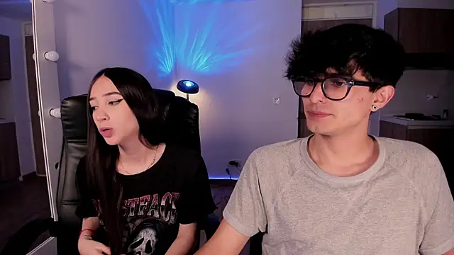 Snapshot of Mikeyvioleta_ chatting on November 2025 10:33:02 PM Mikeyvioleta online show from November 2025 10:33:02 PM