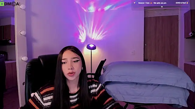Snapshot of Mikeyvioleta_ chatting on May 2026 09:25:02 AM Mikeyvioleta online show from May 2026 09:25:02 AM