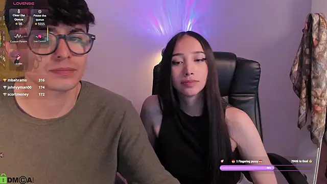 Snapshot of Mikeyvioleta_ chatting on June 2026 12:22:01 PM Mikeyvioleta online show from June 2026 12:22:01 PM